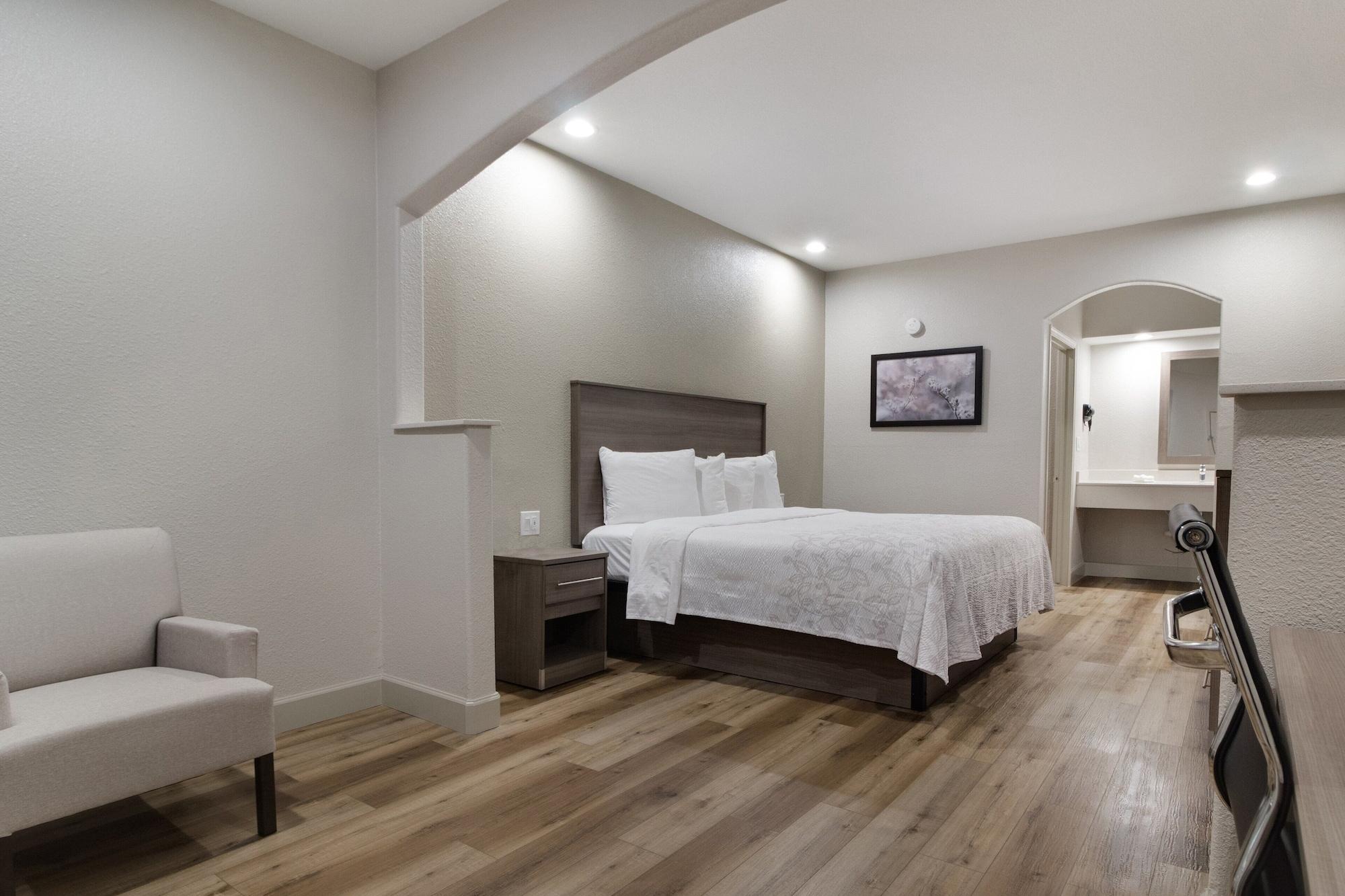 Red Roof Inn Plus + Galveston - Beachfront מראה חיצוני תמונה
