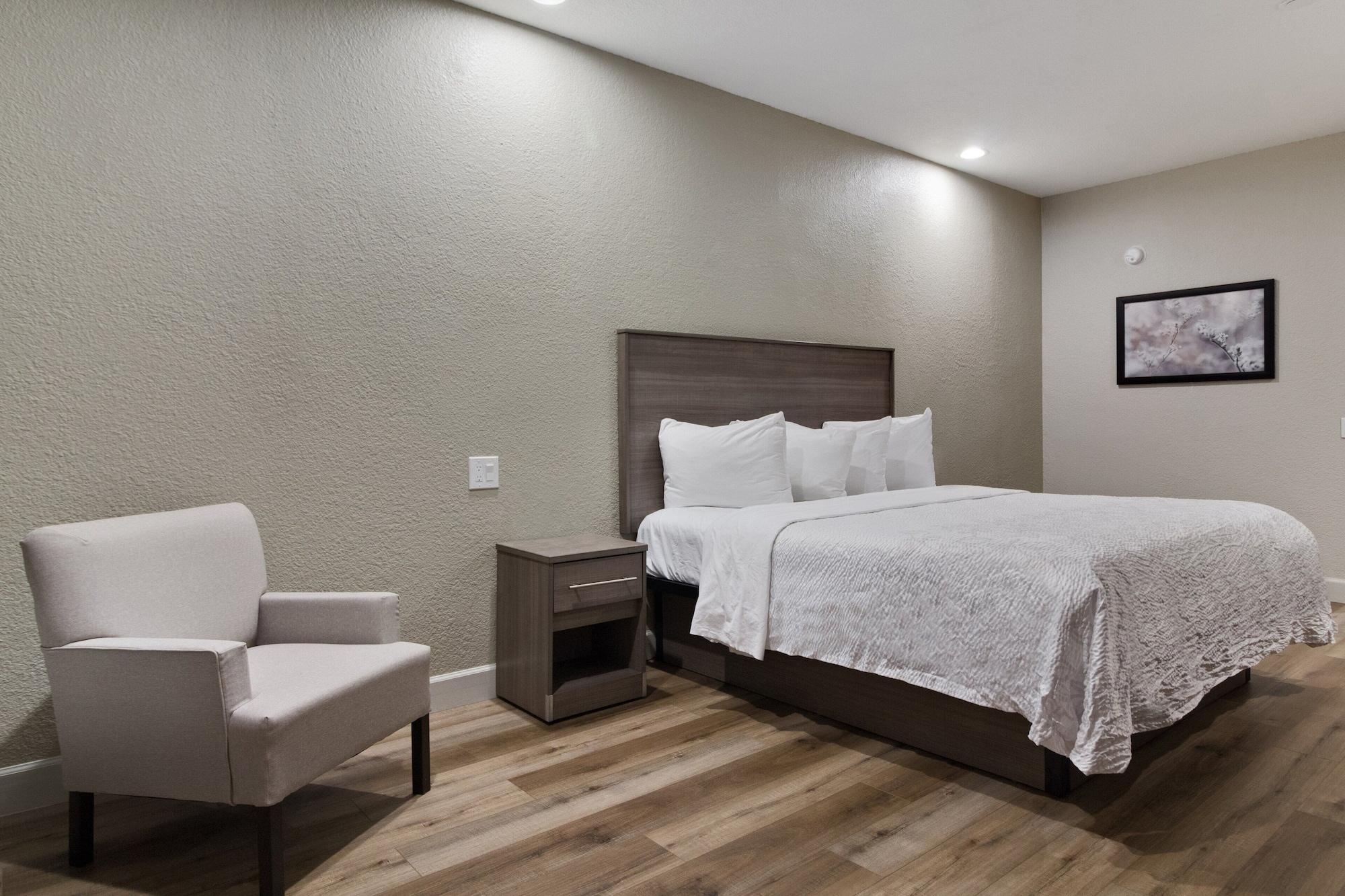 Red Roof Inn Plus + Galveston - Beachfront מראה חיצוני תמונה