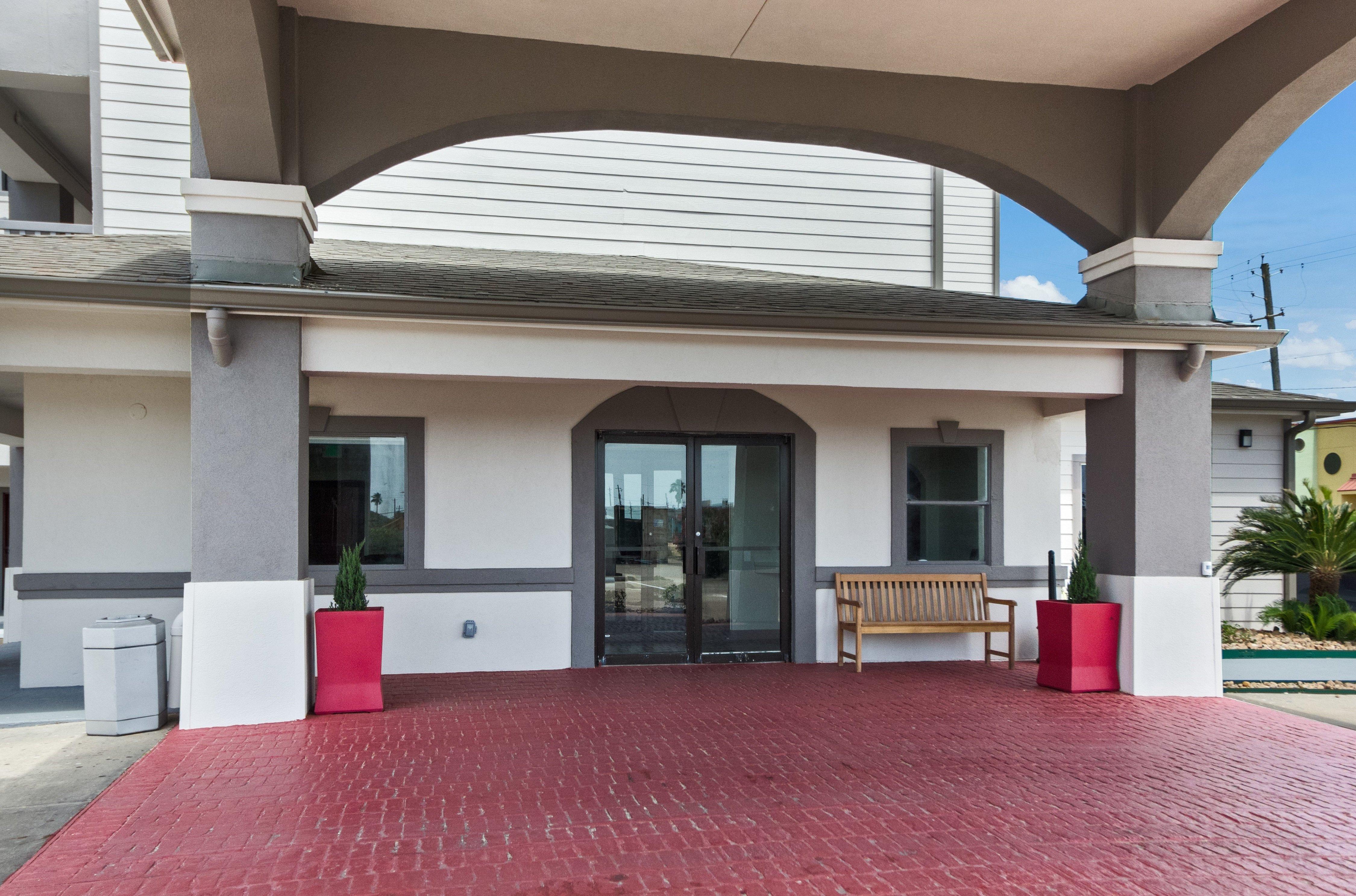 Red Roof Inn Plus + Galveston - Beachfront מראה חיצוני תמונה