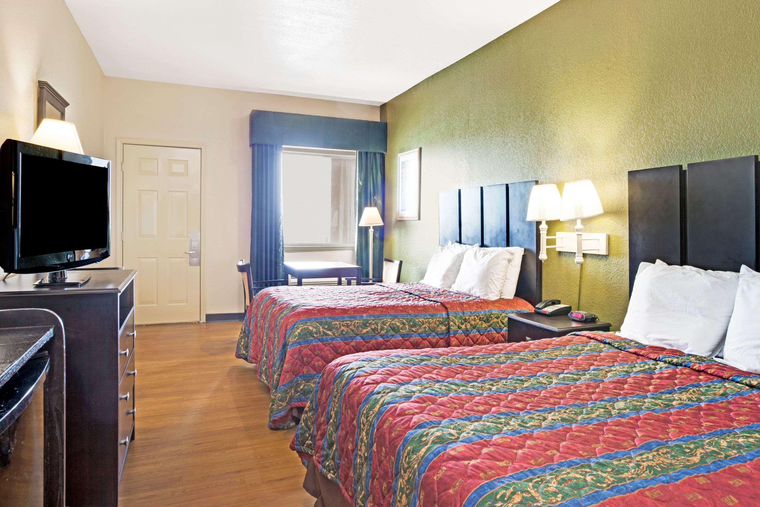 Red Roof Inn Plus + Galveston - Beachfront מראה חיצוני תמונה
