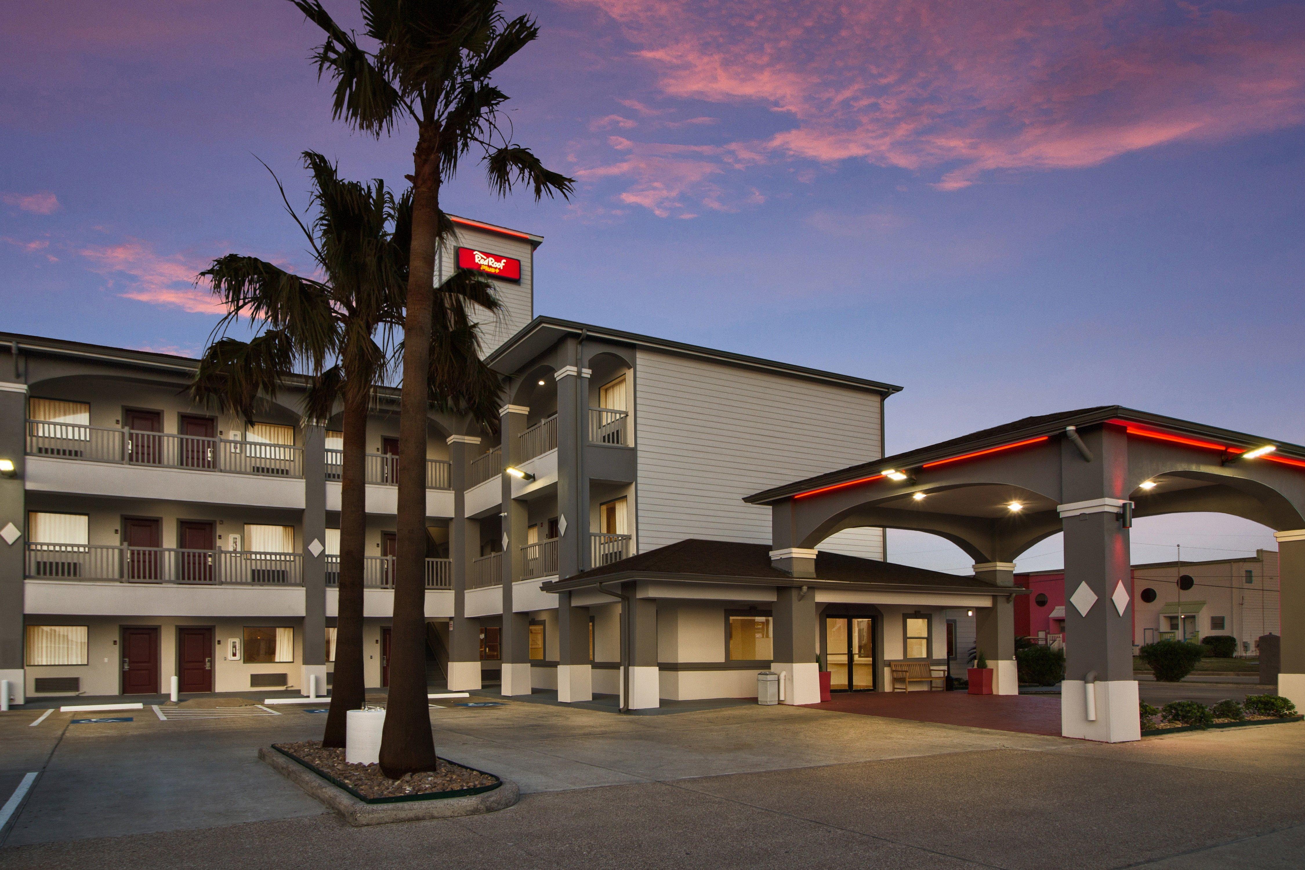 Red Roof Inn Plus + Galveston - Beachfront מראה חיצוני תמונה