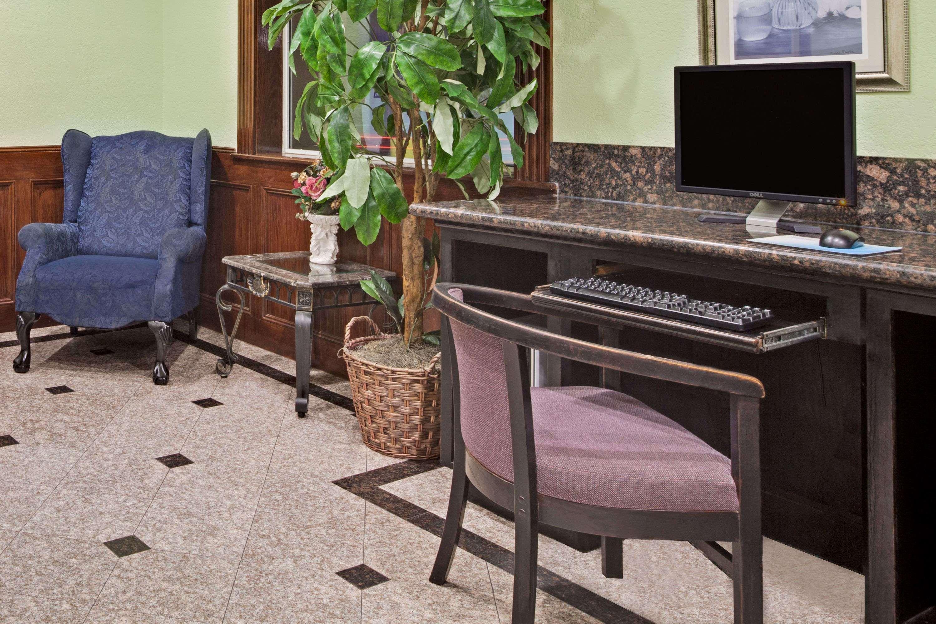 Red Roof Inn Plus + Galveston - Beachfront מראה חיצוני תמונה